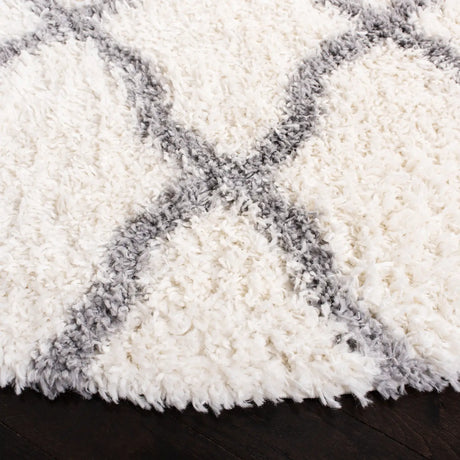Safavieh Moroccan Tassel Shag 6'-7" x 6'-7" Rug in Ivory / Light Grey