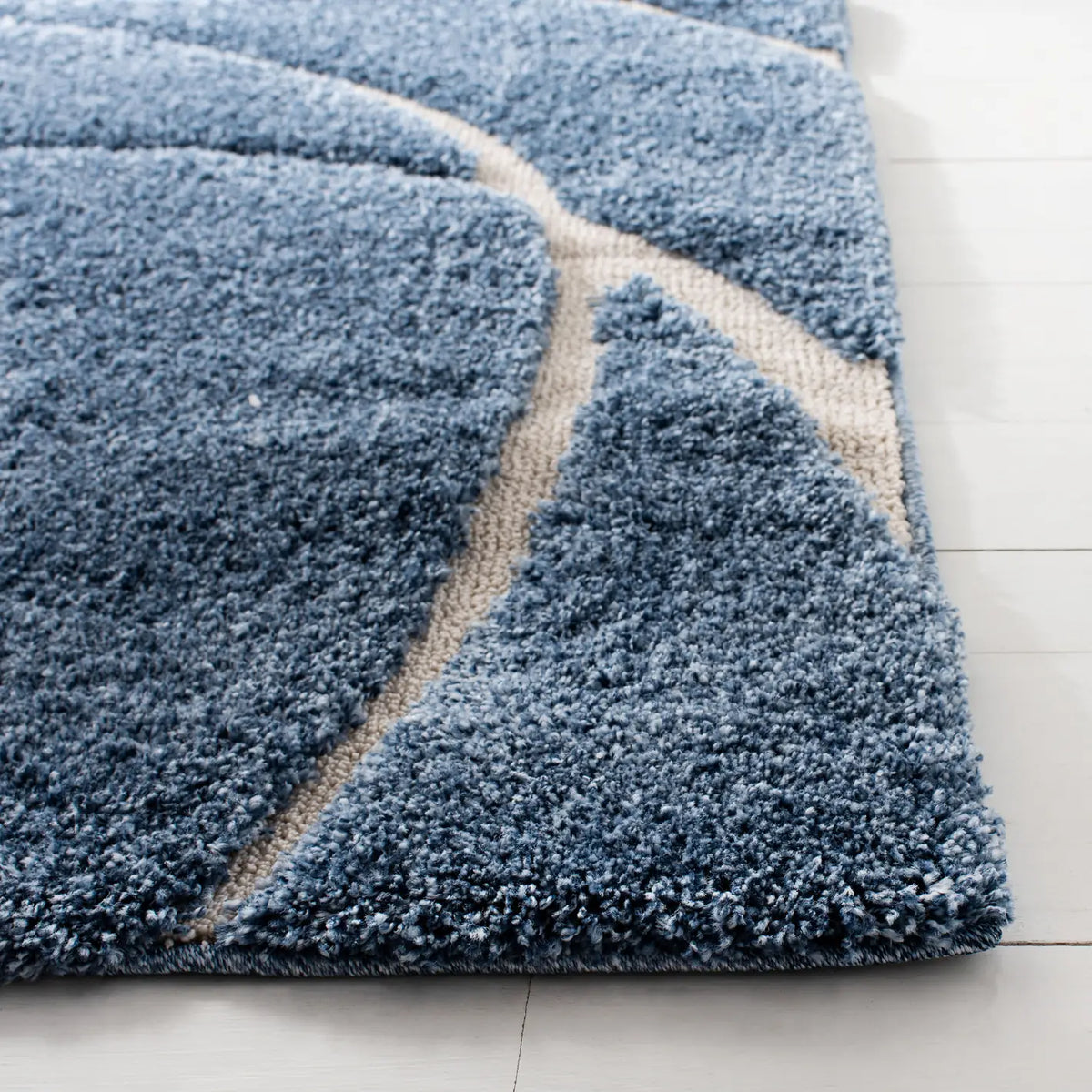 Safavieh Florida Shag 5'-3" x 7'-6" Rug in Light Blue / Cream