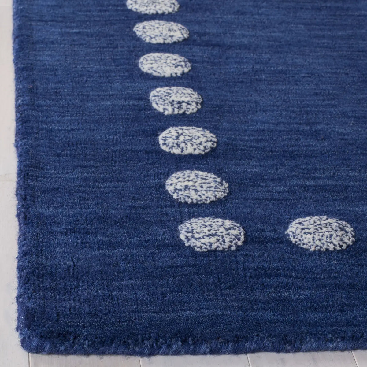 Safavieh Safavieh Kids 4'-0" x 6'-0" Rug in Navy