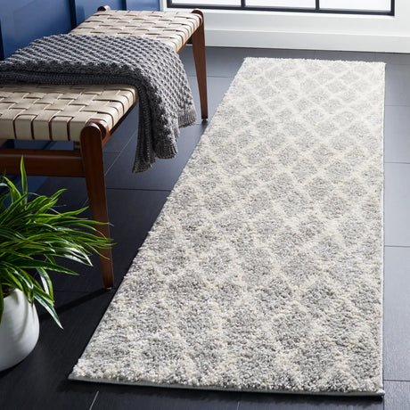 Safavieh Berber Shag 2'-3" x 6'-0" Rug in Light Grey / Cream