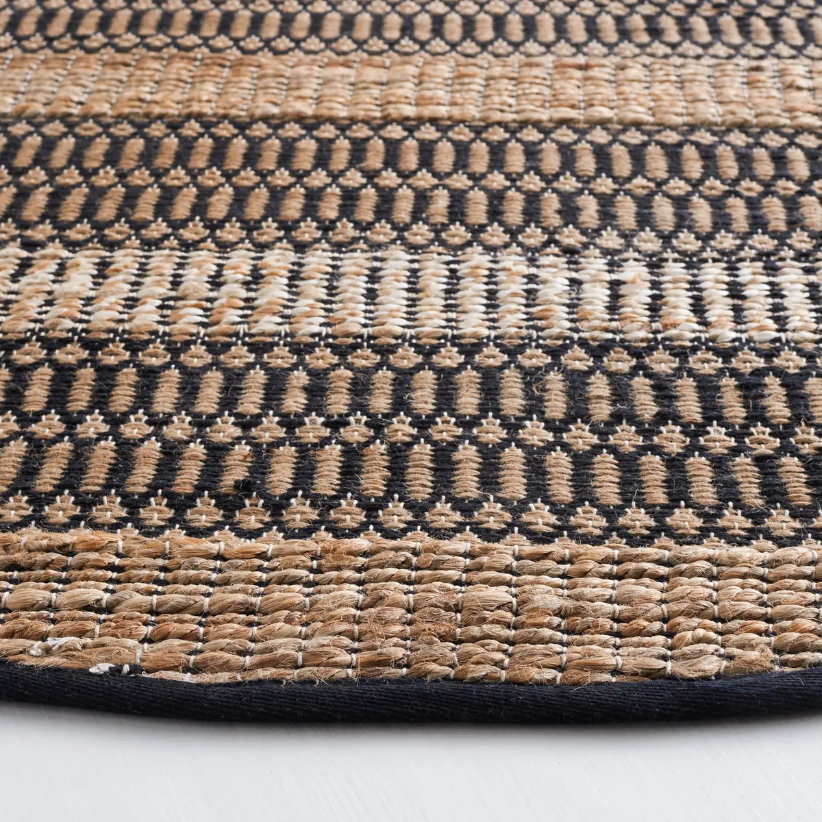 Safavieh Natural Fiber 7'-0" x 7'-0" Rug in Black / Natural