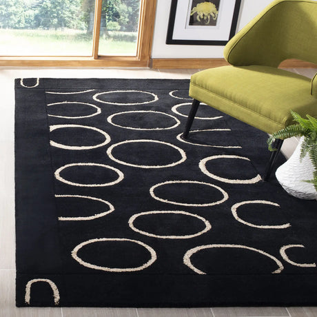 Safavieh Soho 5'-0" x 8'-0" Rug in Black / Ivory