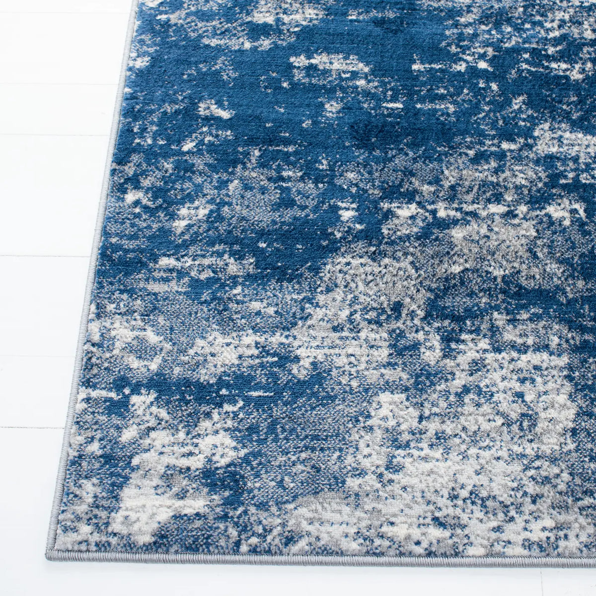 Safavieh Brentwood 4'-0" x 6'-0" Rug in Grey / Navy