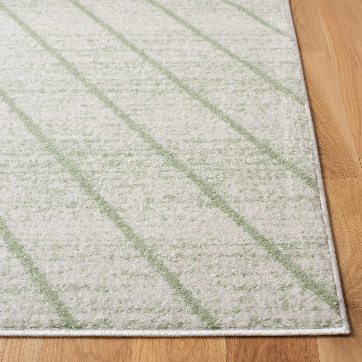 Safavieh Adirondack 4'-0" x 6'-0" Rug in Ivory / Sage