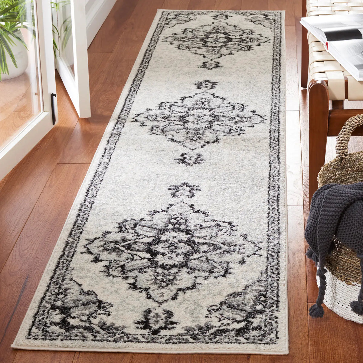 Safavieh Tulum 2'-0" x 9'-0" Rug in Ivory / Black
