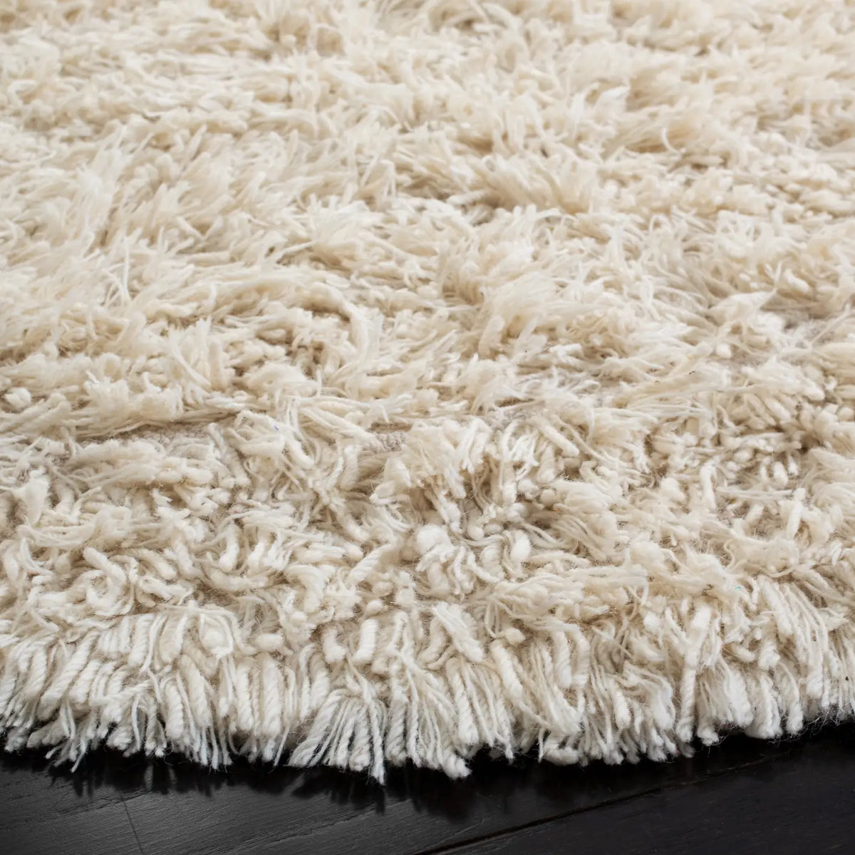 Safavieh Shag 6'-0" x 6'-0" Rug in Ivory