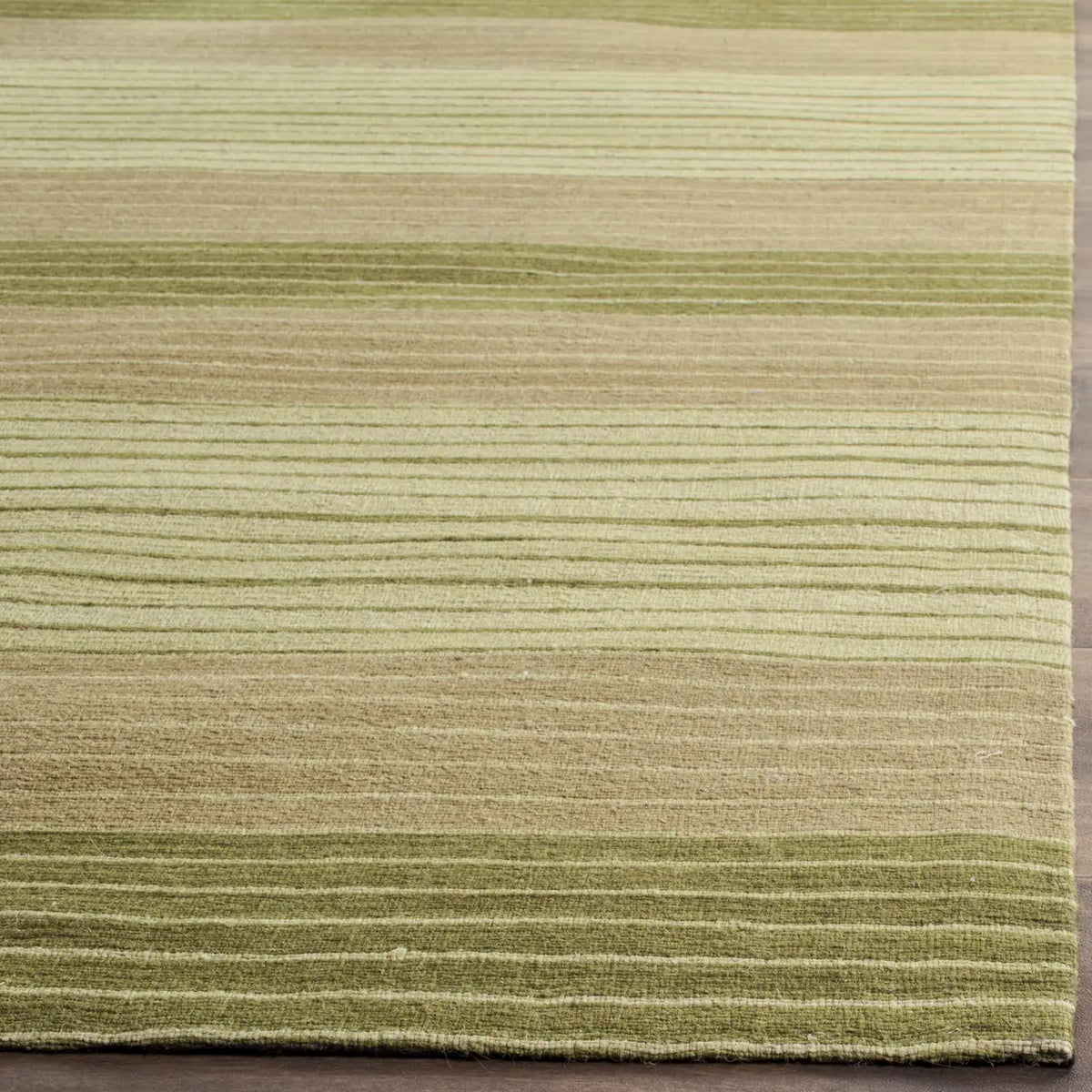 Safavieh Marbella 5'-0" x 8'-0" Rug in Green