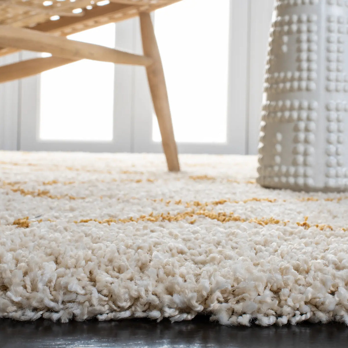 Safavieh Hudson Shag 4'-0" x 6'-0" Rug in Ivory / Gold