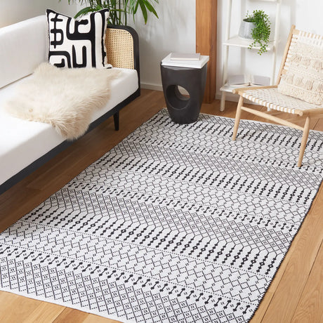 Safavieh Kilim 4'-0" x 6'-0" Rug in Ivory / Black