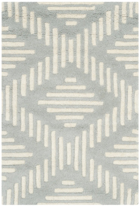 Safavieh Chatham 2'-0" x 3'-0" Rug in Grey / Ivory