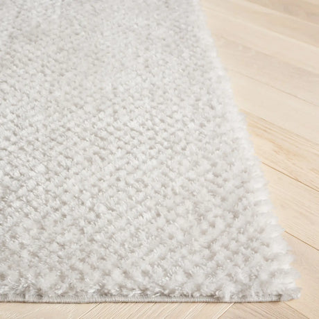 Safavieh Penelope Shag 4'-0" x 6'-0" Rug in Ivory