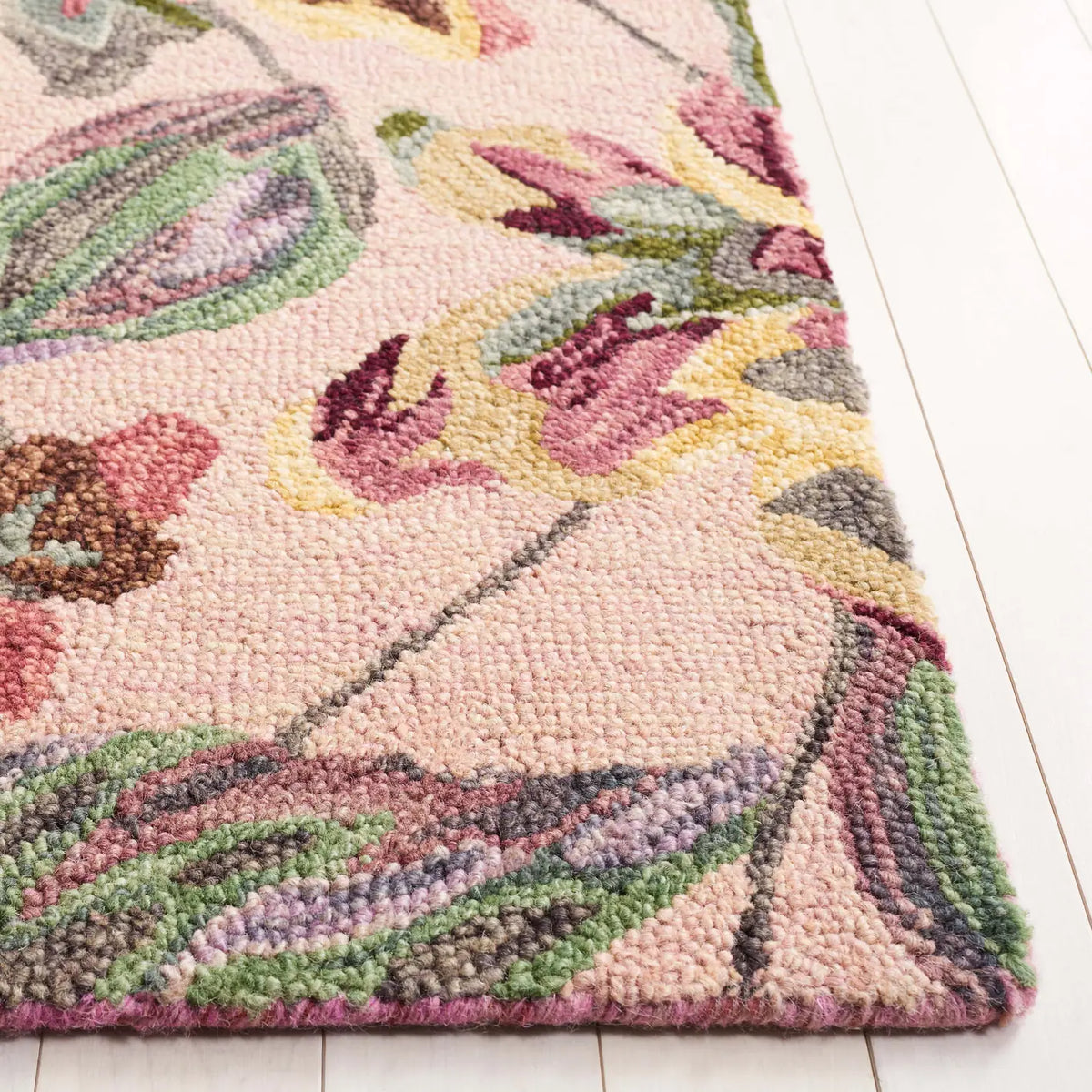 Safavieh Blossom 4'-0" x 6'-0" Rug in Pink / Gold