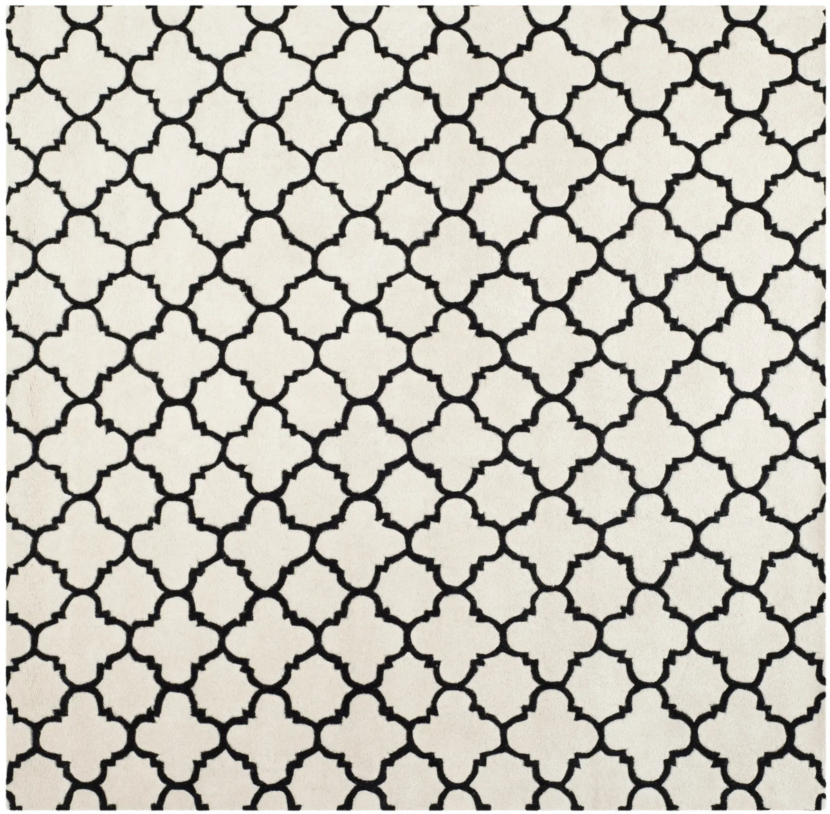 Safavieh Chatham 7'-0" x 7'-0" Rug in Ivory / Black