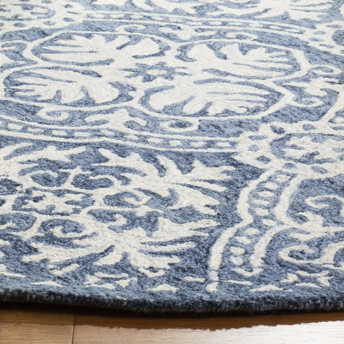 Safavieh Micro-Loop 5'-0" x 5'-0" Rug in Blue / Ivory