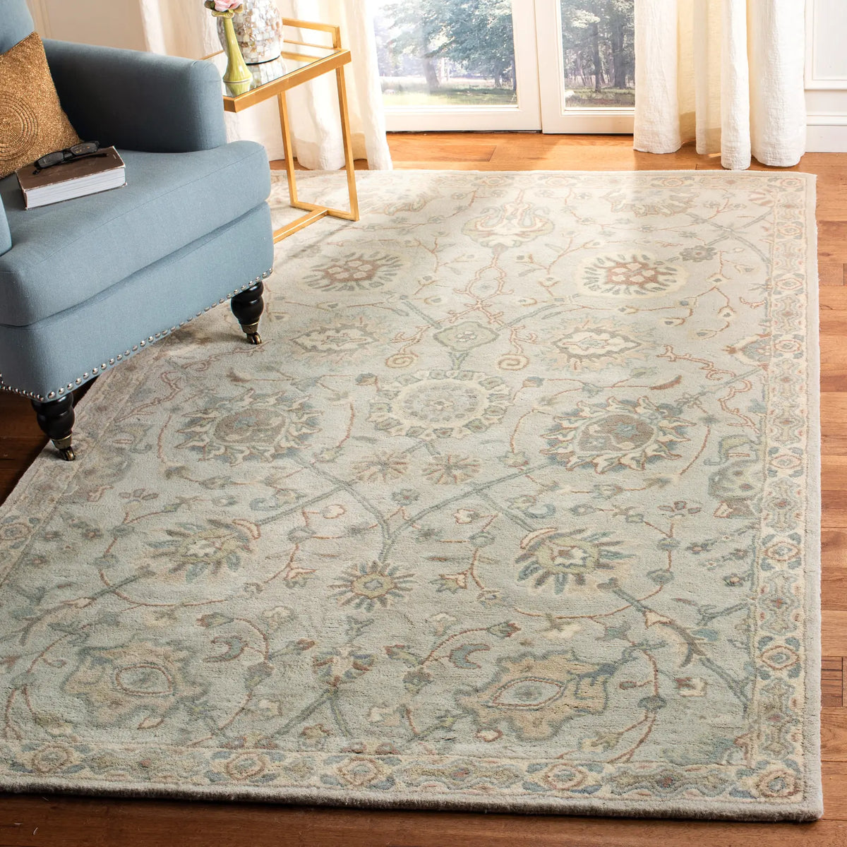 Safavieh Heritage 5'-0" x 8'-0" Rug in Silver / Ivory