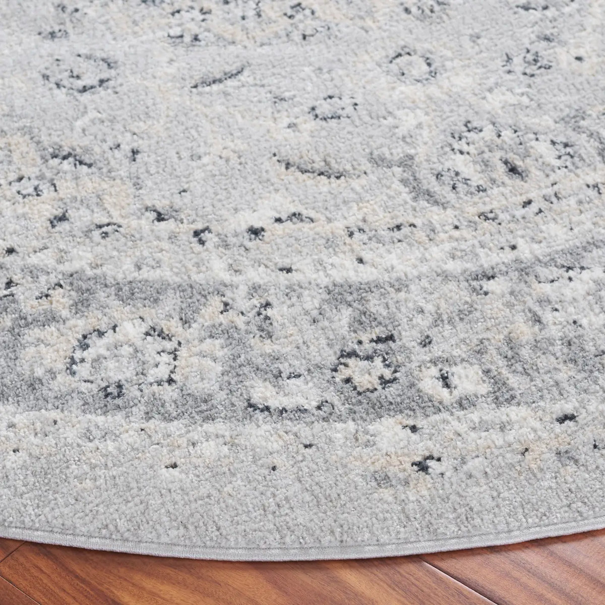 Safavieh Layla 6'-7" x 6'-7" Rug in Ivory / Grey