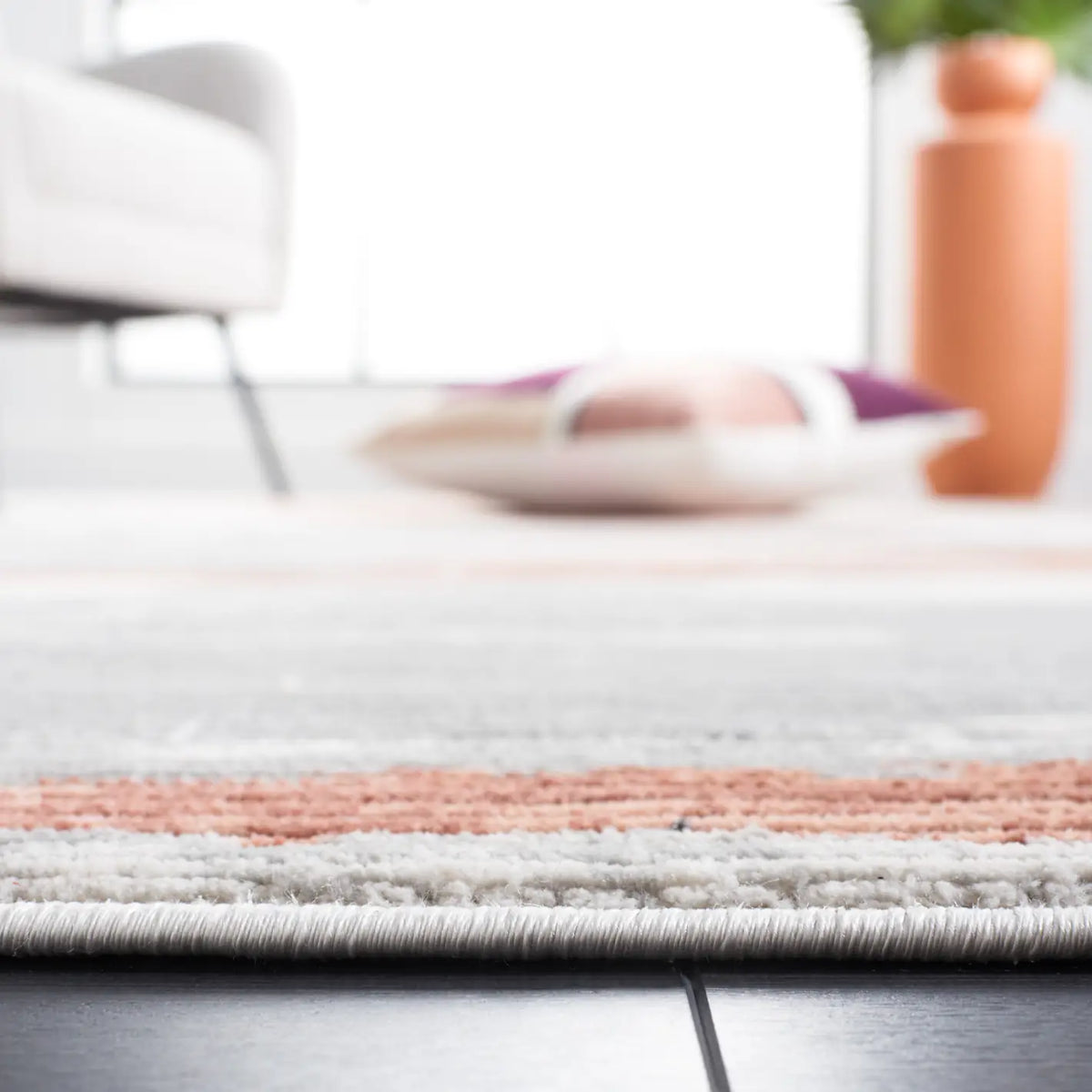 Safavieh Invista 4'-0" x 6'-0" Rug in Light Grey / Rust