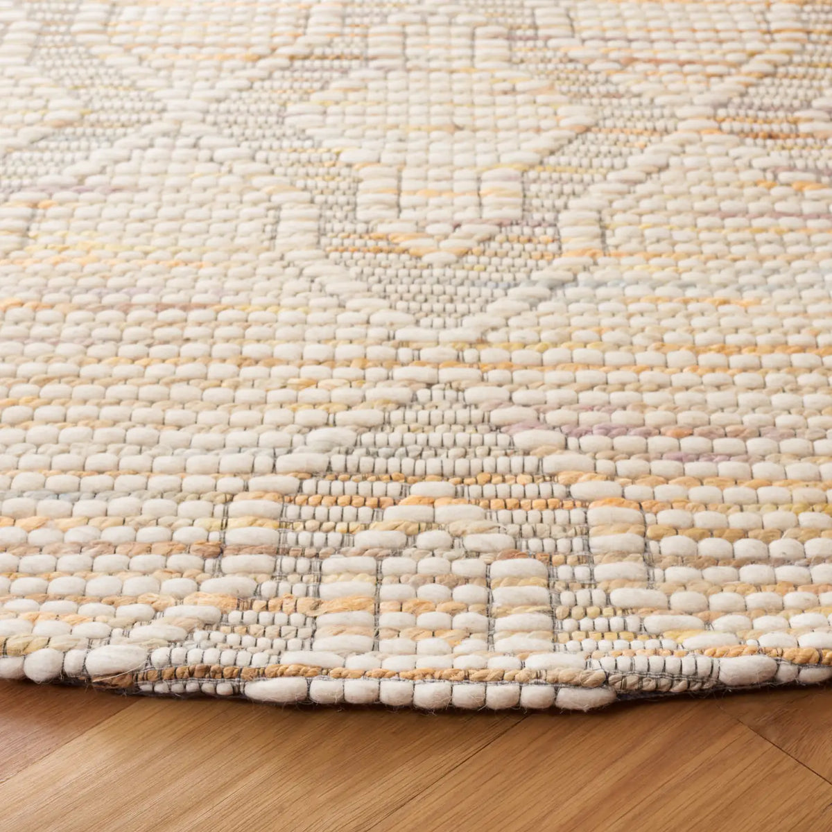 Safavieh Marbella 6'-0" x 6'-0" Rug in Ivory / Orange