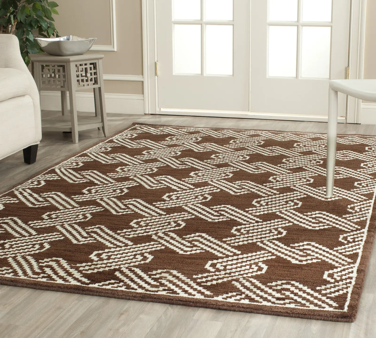 Safavieh Mosaic 4'-0" x 6'-0" Rug in Brown / Creme