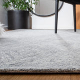 Safavieh Metro 4'-0" x 6'-0" Rug in Grey