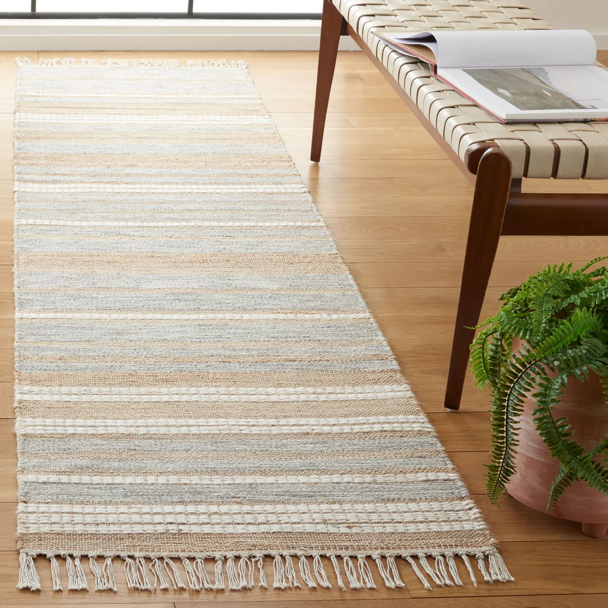Safavieh Kilim 2'-3" x 8'-0" Rug in Natural / Grey
