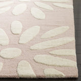 Safavieh Safavieh Kids 5'-0" x 7'-0" Rug in Pink / Ivory