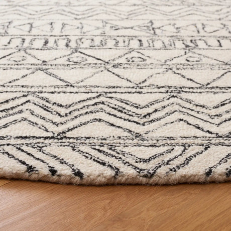 Safavieh Aspen 5'-0" x 5'-0" Rug in Ivory / Black