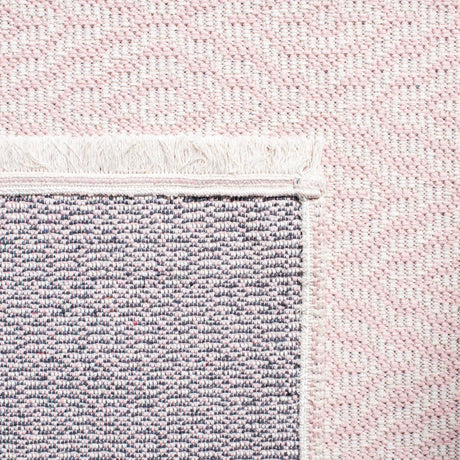 Safavieh Augustine 4'-5" x 6'-5" Rug in Pink / Ivory
