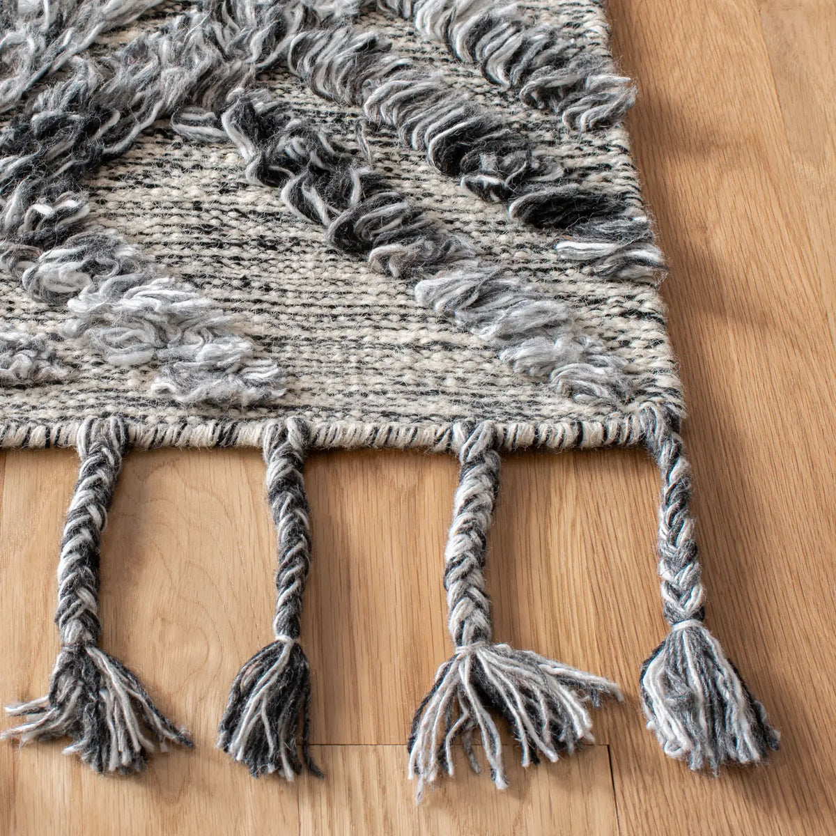 Safavieh Casablanca 5'-0" x 8'-0" Rug in Charcoal