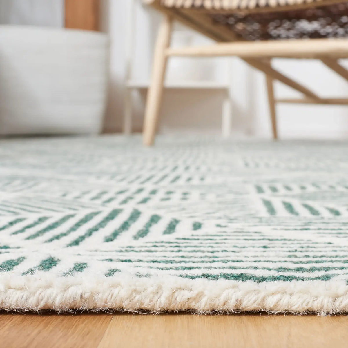 Safavieh Abstract 4'-0" x 6'-0" Rug in Dark Green / Ivory