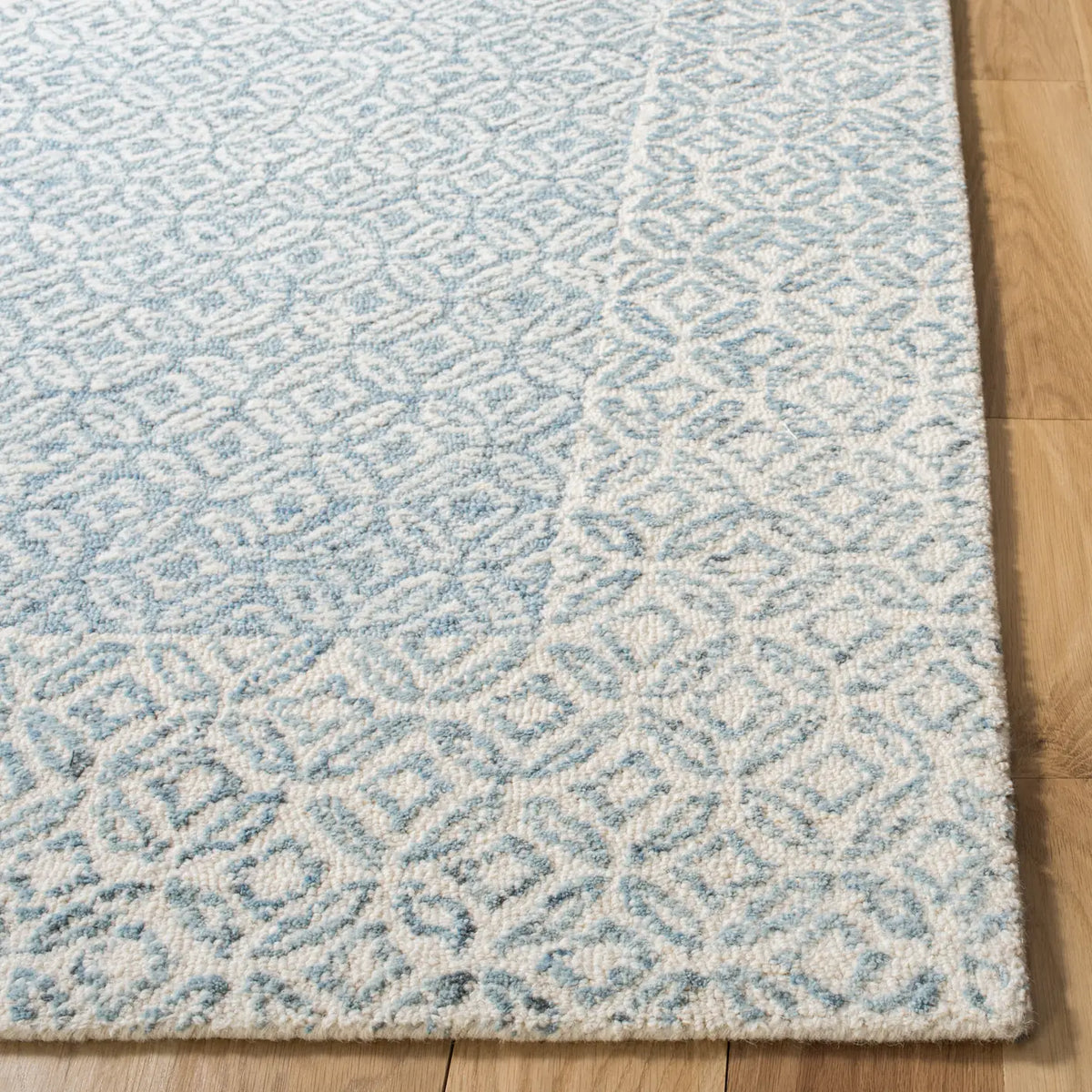 Safavieh Abstract 4'-0" x 6'-0" Rug in Blue / Ivory