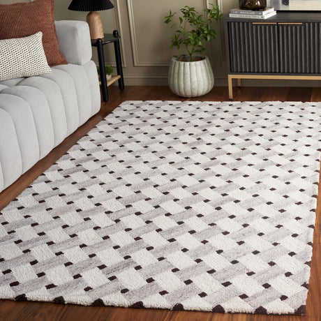 Safavieh Genre 4'-0" x 6'-0" Rug in Ivory / Brown