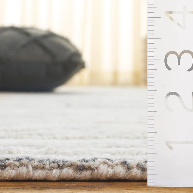 Safavieh Abstract 4'-0" x 6'-0" Rug in Grey / Ivory