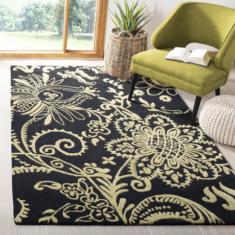 Safavieh Soho 3'-6" x 5'-6" Rug in Black / Green