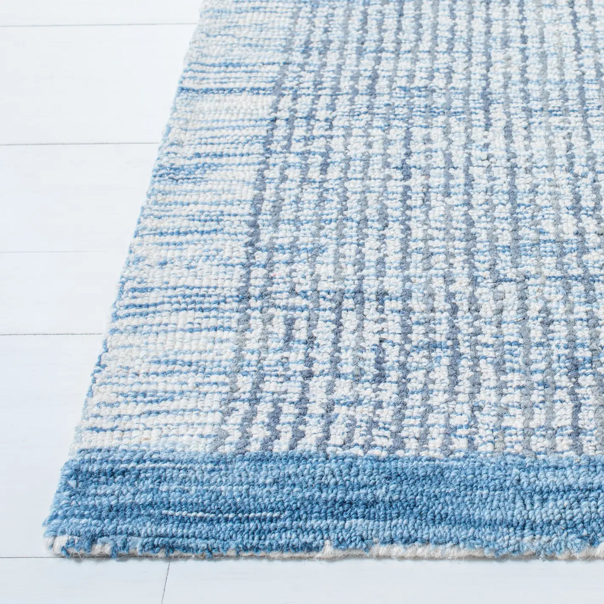 Safavieh Metro 4'-0" x 6'-0" Rug in Ivory / Blue