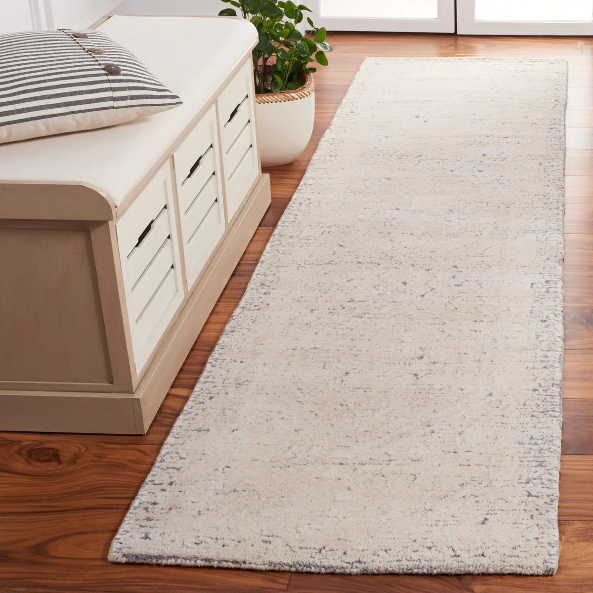 Safavieh Metro 2'-3" x 9'-0" Rug in Grey / Ivory