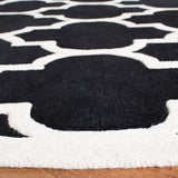 Safavieh Chatham 7'-0" x 7'-0" Rug in Black / Ivory
