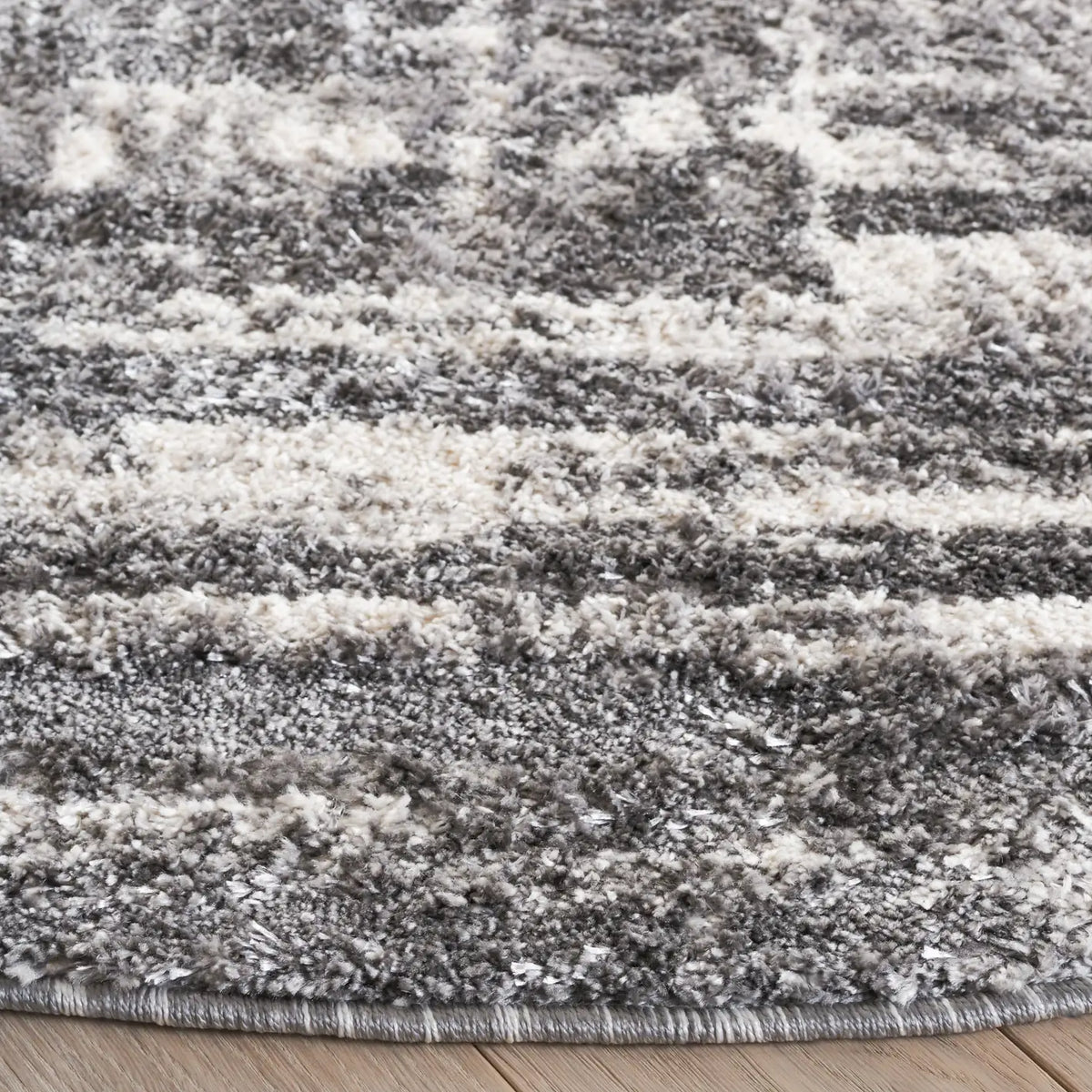 Safavieh Ravine Shag 6'-7" x 6'-7" Rug in Dark Grey / Ivory