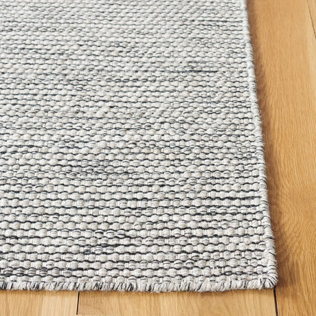 Safavieh Natura 4'-0" x 6'-0" Rug in Grey / Ivory