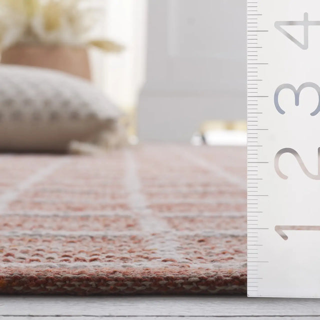 Safavieh Montauk 4'-0" x 6'-0" Rug in Orange / Ivory
