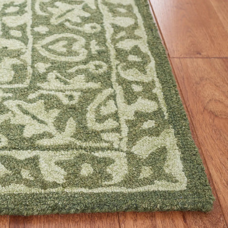Safavieh Dip Dye 4'-0" x 6'-0" Rug in Green