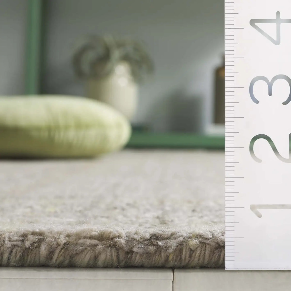 Safavieh Abstract 4'-0" x 6'-0" Rug in Light Green / Beige