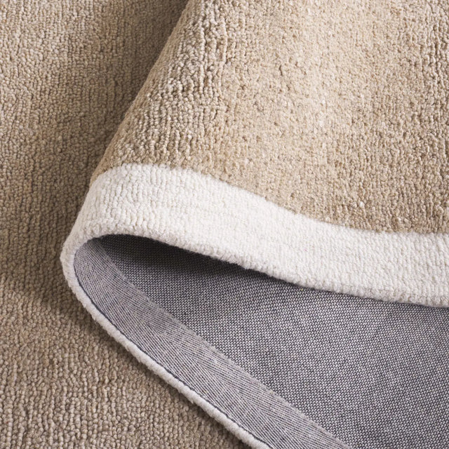 Safavieh Metro 4'-0" x 6'-0" Rug in Beige / Ivory