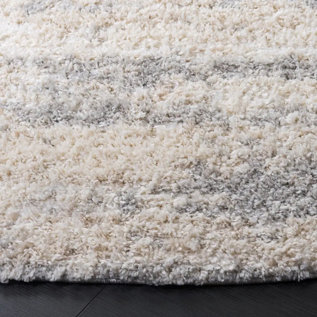 Safavieh Gemma Shag 6'-7" x 6'-7" Rug in Ivory / Beige Grey
