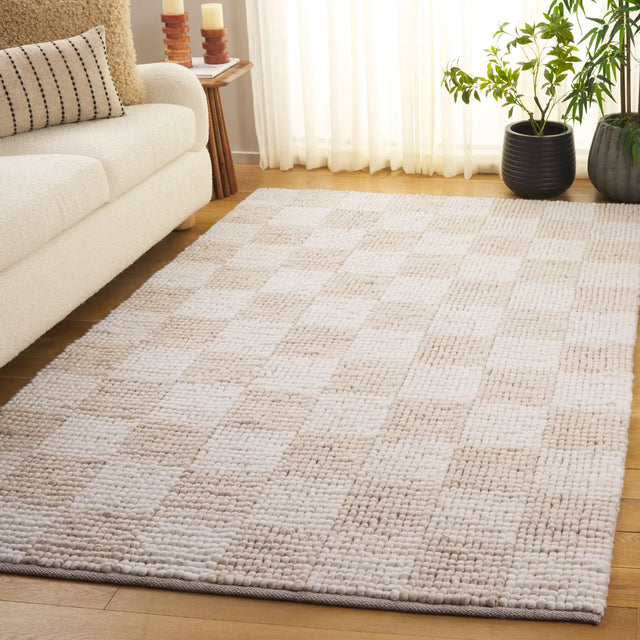 Safavieh Natura 4'-0" x 6'-0" Rug in Beige / Ivory