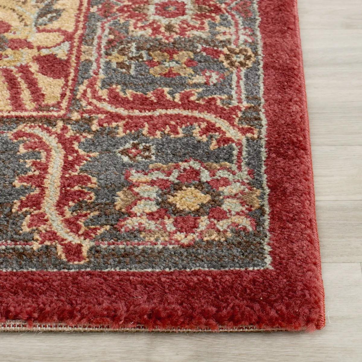 Safavieh Mahal 3'-0" x 5'-0" Rug in Navy / Red
