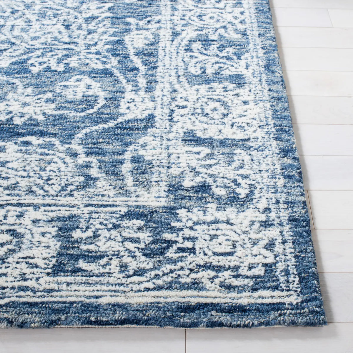 Safavieh Metro 4'-0" x 6'-0" Rug in Natural / Blue