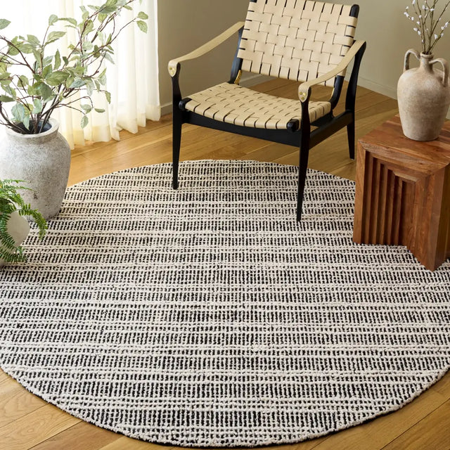 Safavieh Metro 6'-0" x 6'-0" Rug in Black / Ivory