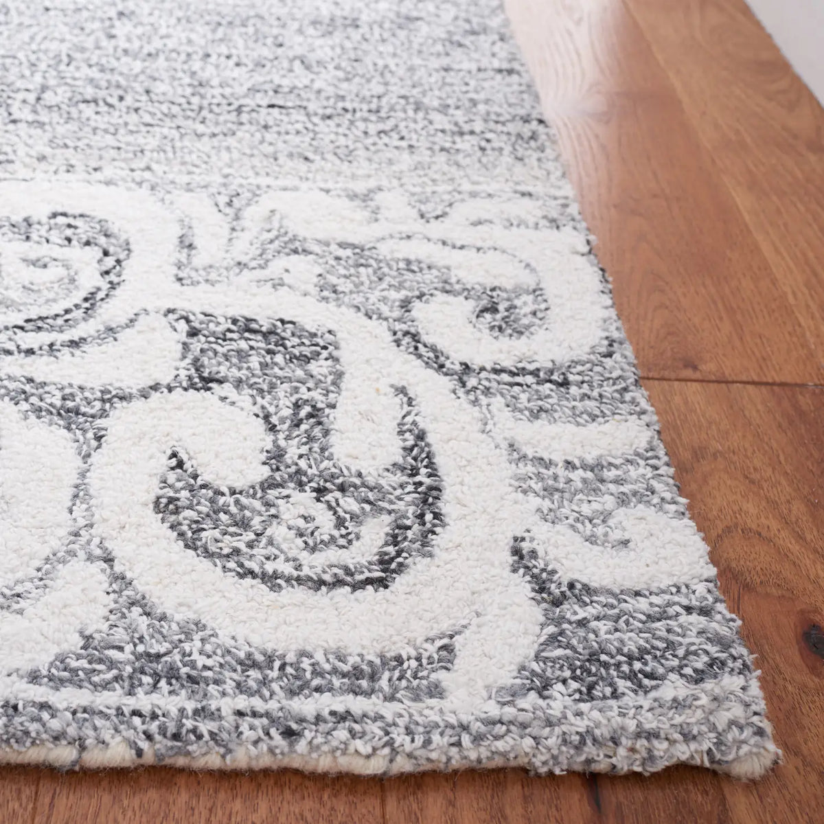 Safavieh Abstract 4'-0" x 6'-0" Rug in Ivory / Light Grey