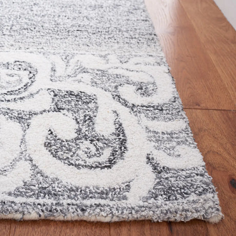 Safavieh Abstract 4'-0" x 6'-0" Rug in Ivory / Light Grey